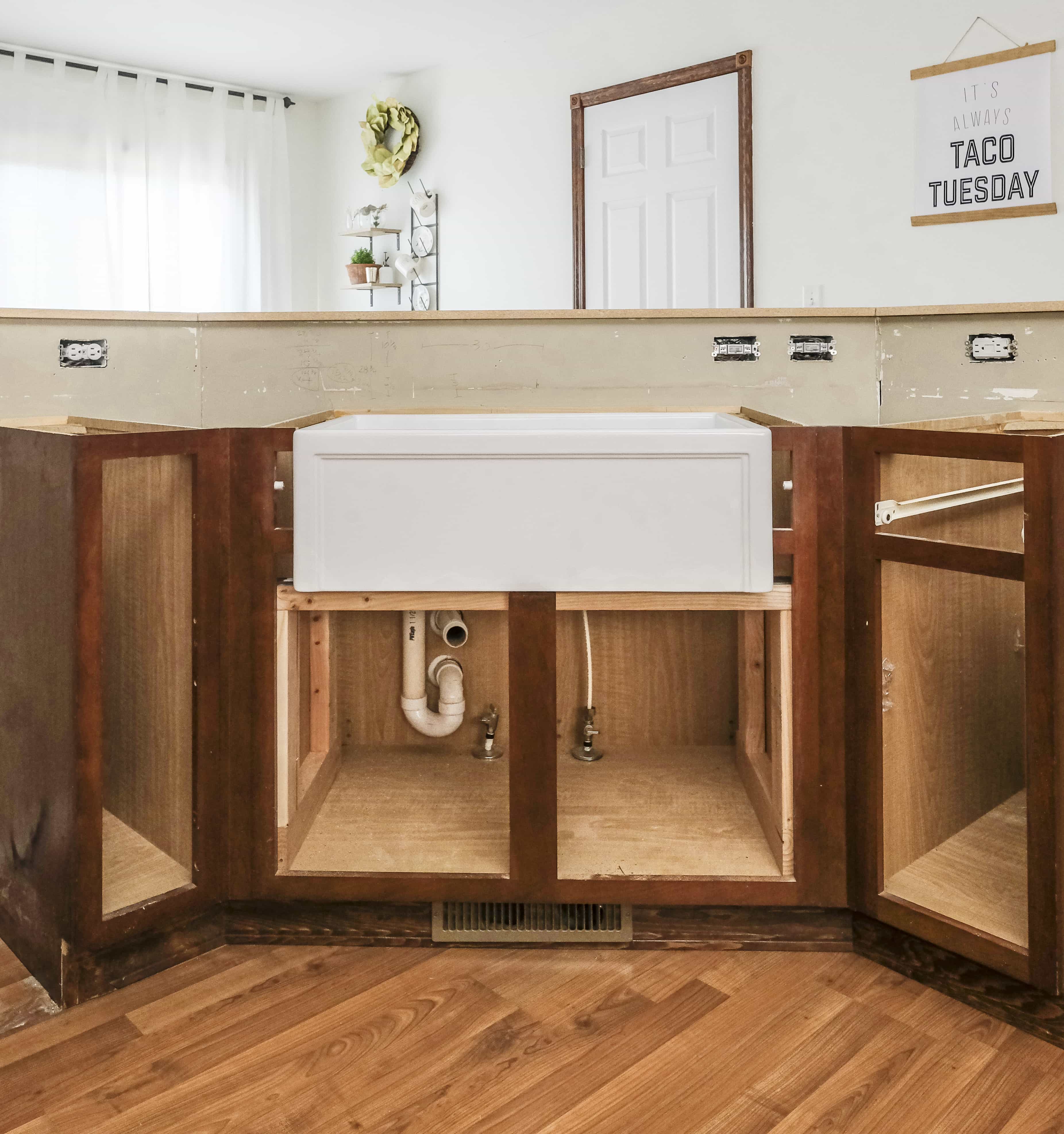 Can you put a farmhouse sink in a regular cabinet